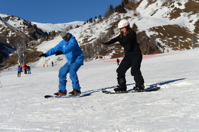 Vos cours snowboard ou ski - initiation - Agence de voyages AAV Chamonix