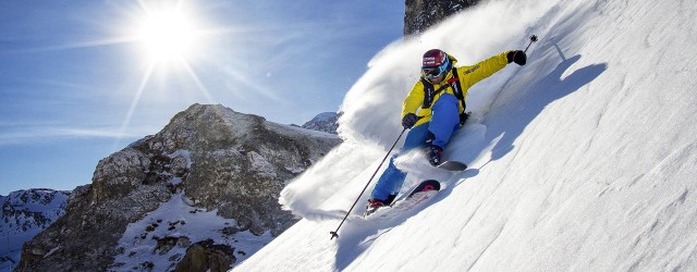 Ski hors-piste en pente raide